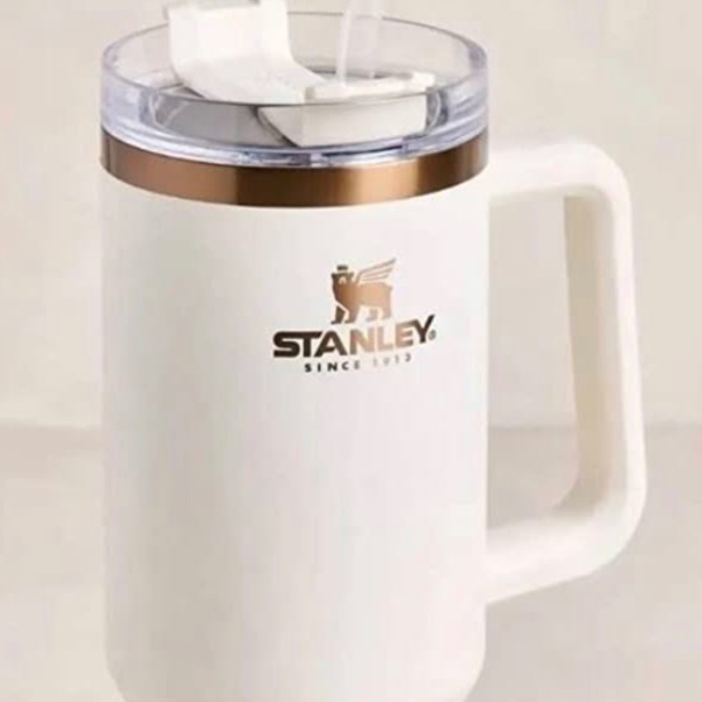 Magnolia Limited Edition Copper 40 oz Stanley